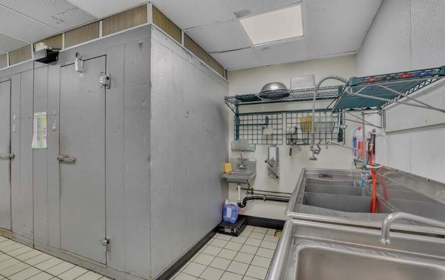 More Photos Of 942 Washington St, Middletown Fast Food For Sale