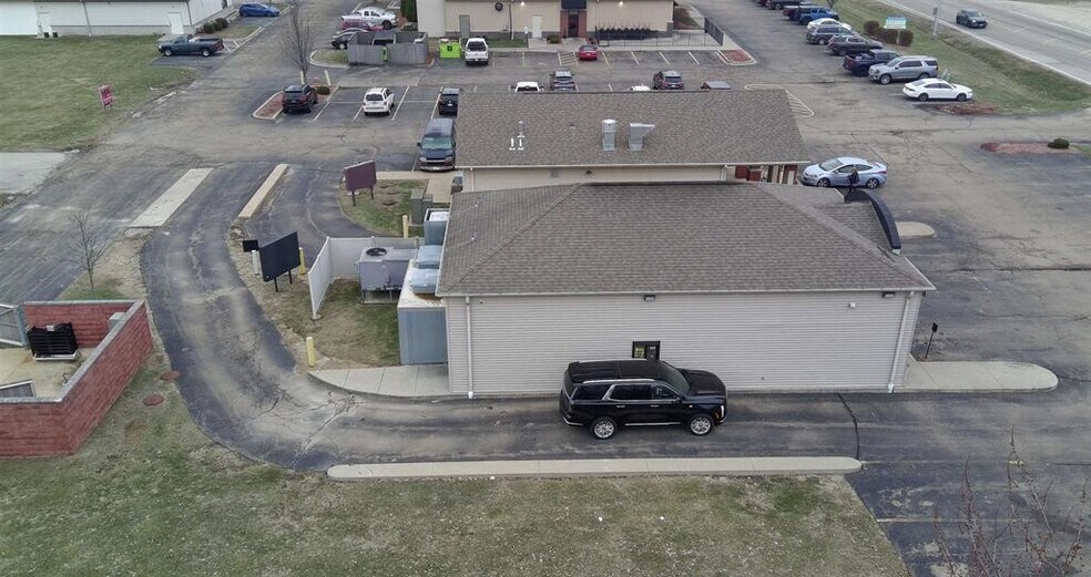 More Photos Of 3727 W Willow Knolls Dr, Peoria General Retail For Lease