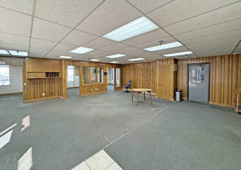 More Photos Of 4601 Paseo Del Norte NW, Albuquerque Warehouse For Lease