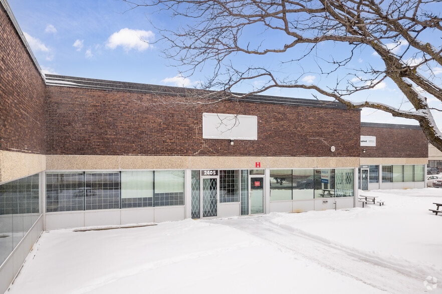 More Photos Of 2401-2465 Ave 46th, Montréal Warehouse For Lease