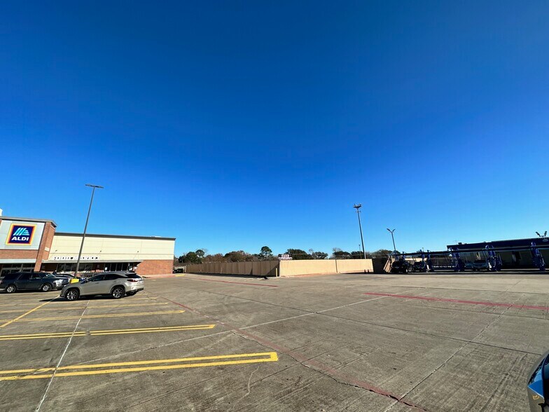 More Photos Of 2940 W Parkwood Ave, Friendswood Flex For Lease