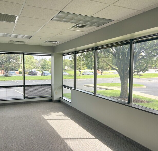 More Photos Of 9780 Ormsby Station Rd, Louisville Office For Lease