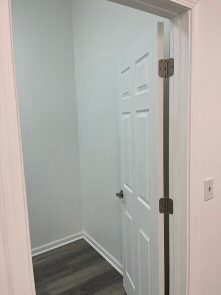 More Photos Of 6737 Ringgold Rd, East Ridge Office For Lease