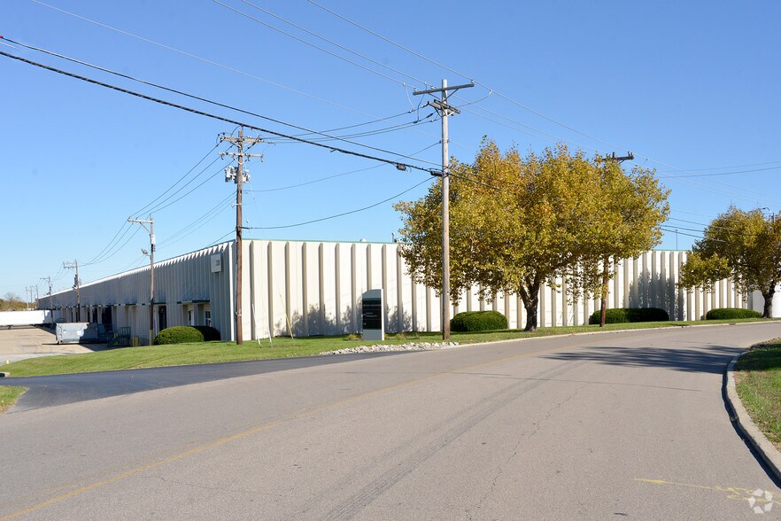 More Photos Of 338-348 Circle Freeway Dr, Cincinnati Warehouse For Lease