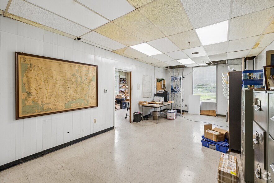 More Photos Of 24 Spring St, Florence Warehouse For Sale