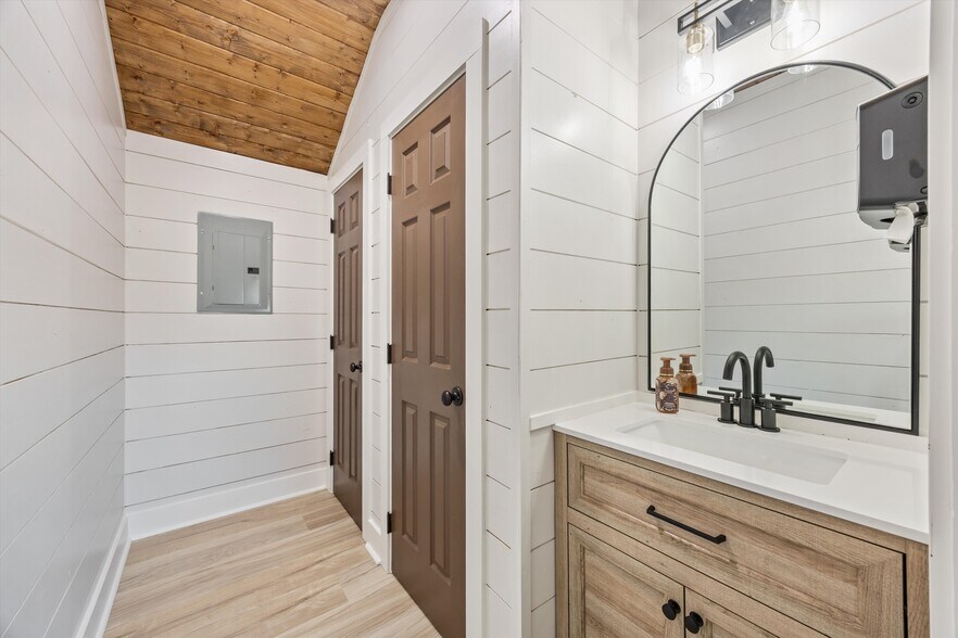 More Photos Of 4201 Pleasant Valley Rd, Union Grove Restaurant For Sale