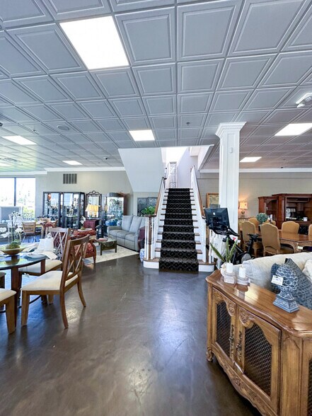 More Photos Of 540 Cortland Dr, Lake Zurich Storefront For Sale