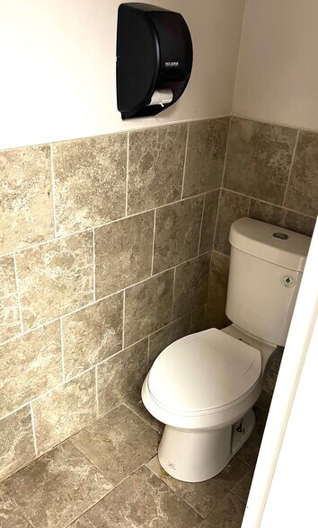 More Photos Of 719 W Nyack Rd, West Nyack Unknown For Lease