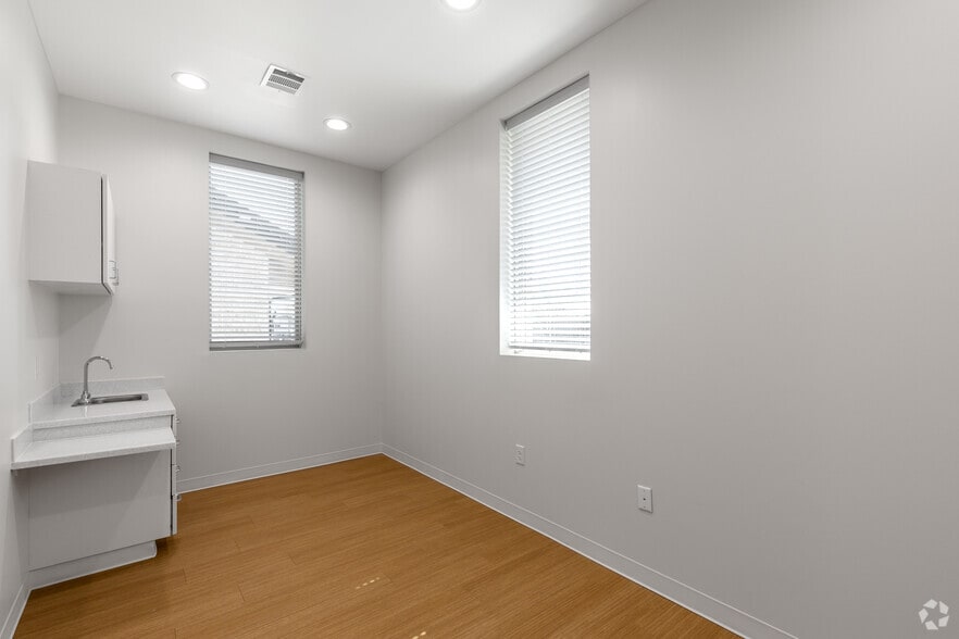 More Photos Of 1400 N Coit Rd, McKinney Unknown For Lease