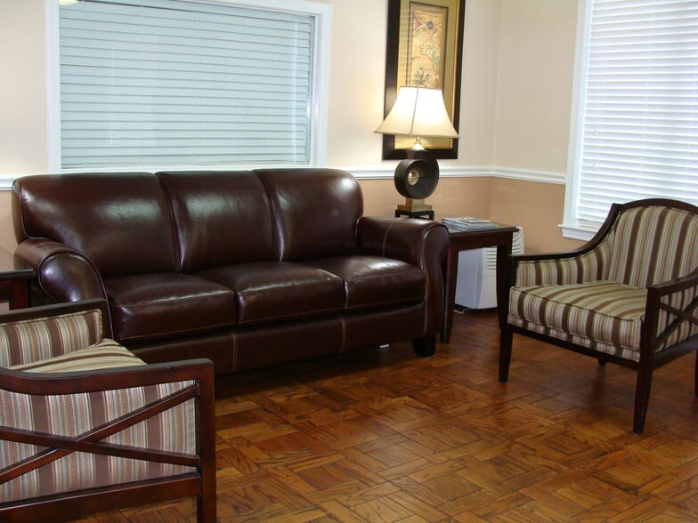 More Photos Of 6706 N 9th Ave, Pensacola Medical For Lease