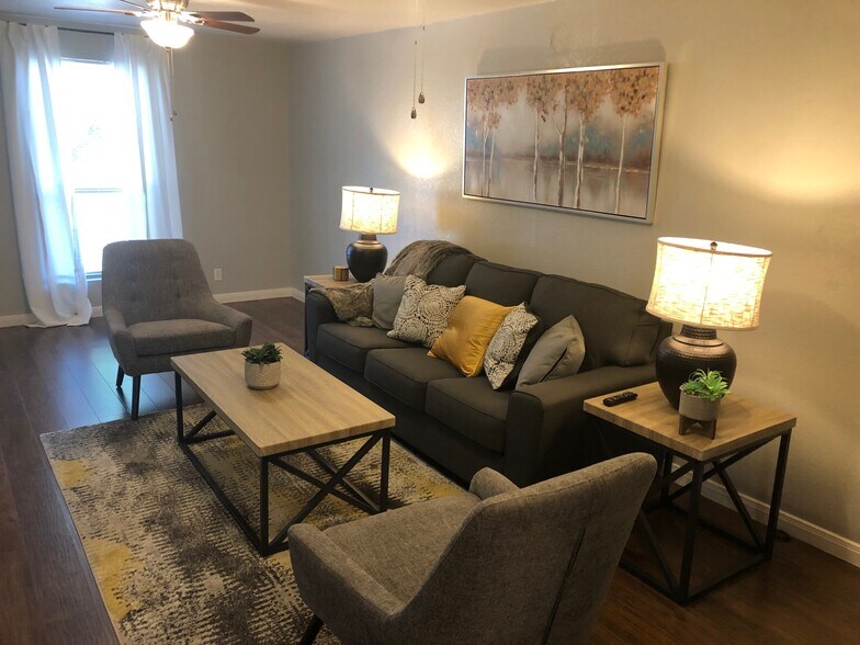 More Photos Of 1302 Camaron St, San Antonio Warehouse For Sale