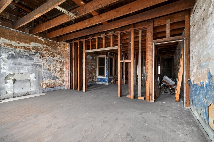 More Photos Of 210 E 5th Ave, Tarentum Office For Sale