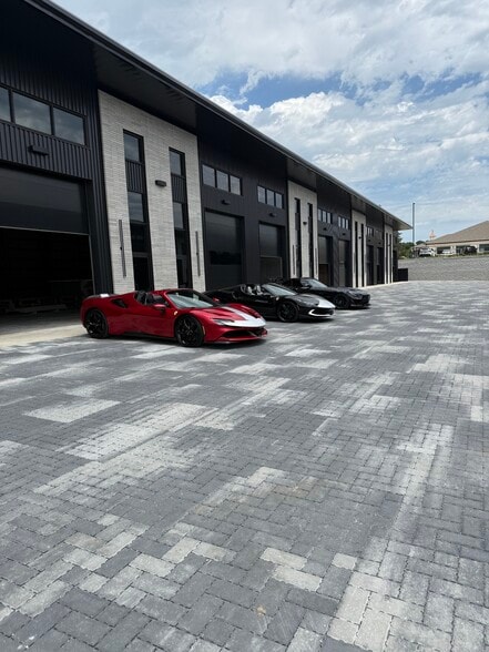 Primary Photo Of 2105 S 31st St, Rogers Showroom For Sale