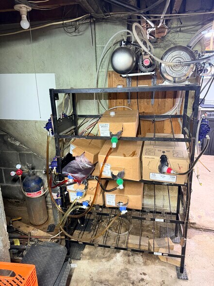 More Photos Of 46 S Leavitt Rd, Leavittsburg Bar For Sale