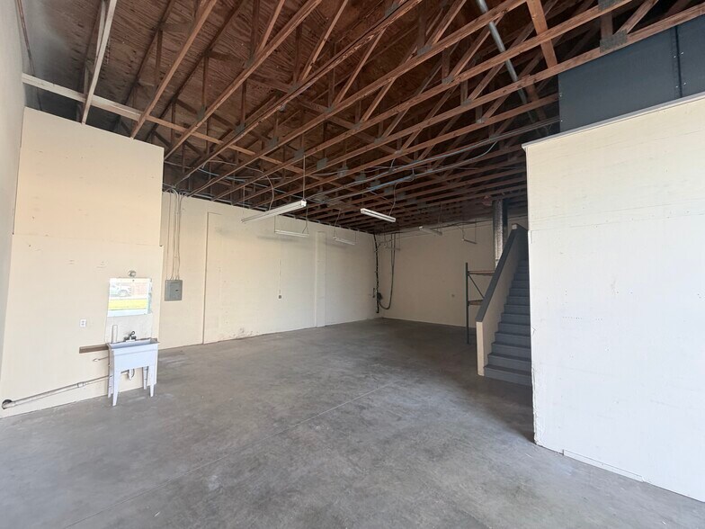 More Photos Of 100 Commerce Way, Sanford Warehouse For Lease
