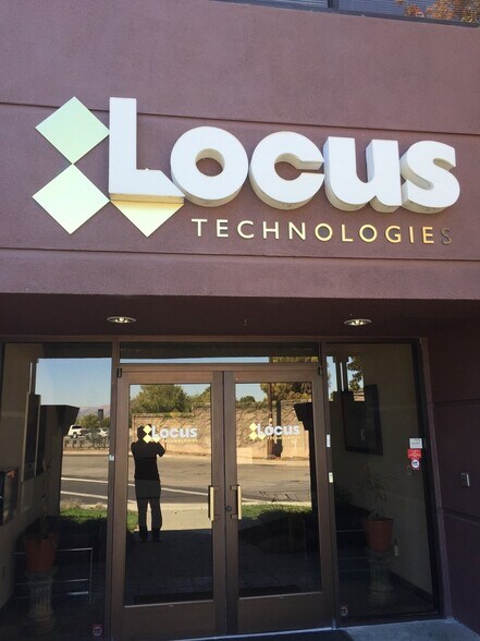 More Photos Of 299 Fairchild Dr, Mountain View Light Distribution For Lease