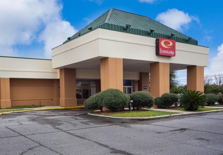 Primary Photo Of 10455 Reiger Rd, Baton Rouge Hotel For Sale