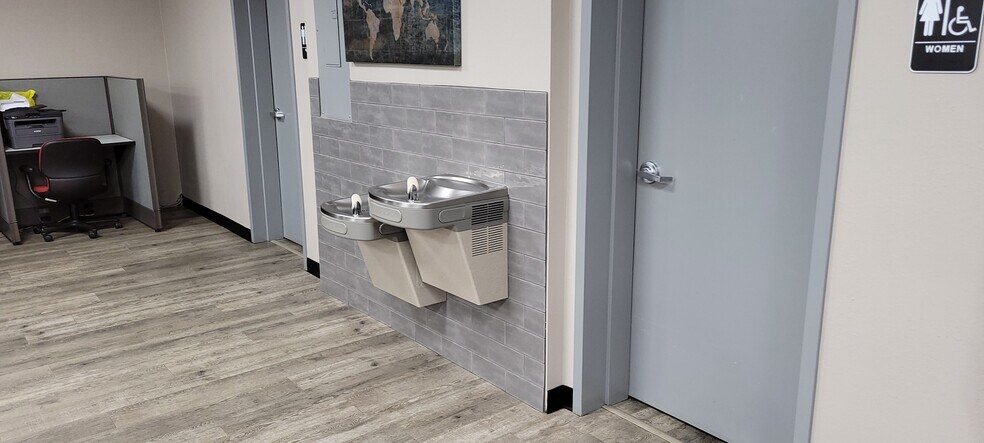 More Photos Of 2328-2332 US Highway 19, Holiday Office For Lease