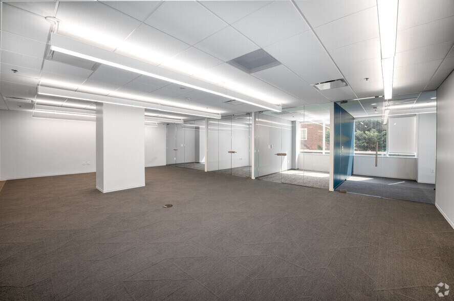 More Photos Of 5335 Wisconsin Ave NW, Washington Office For Lease