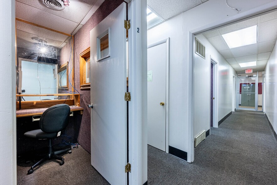 More Photos Of 6 S Smithville Rd, Dayton Office For Sale