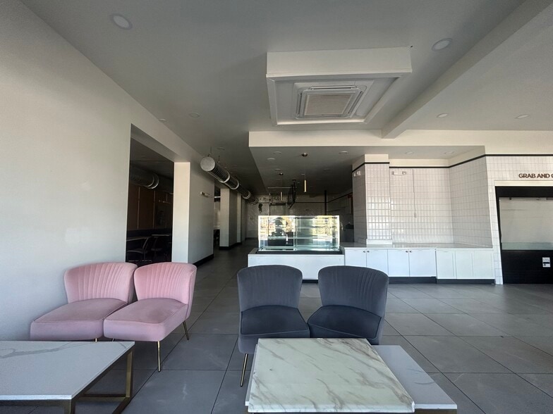 More Photos Of 1230 W Fairbanks Ave, Winter Park Freestanding For Lease
