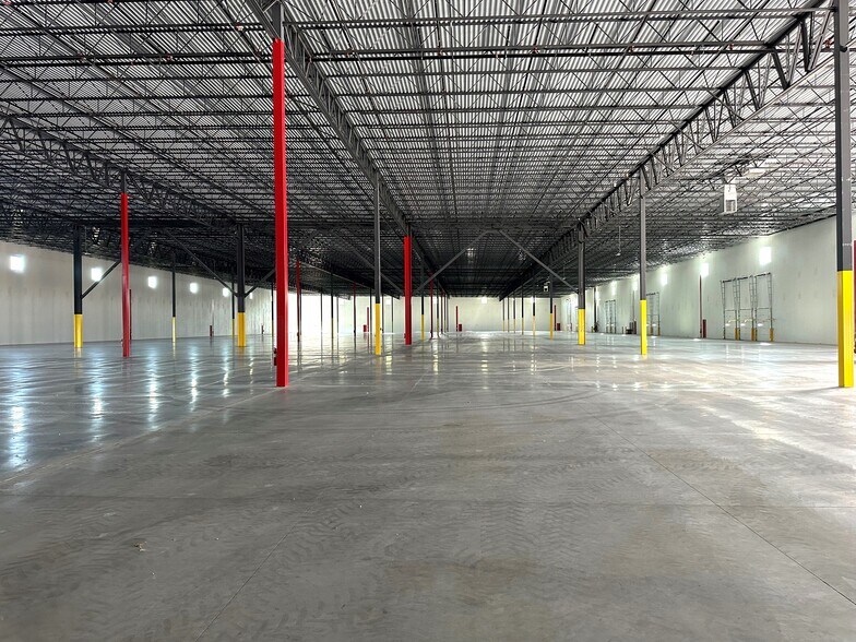 More Photos Of 301 Lau Pky, Englewood Distribution For Lease