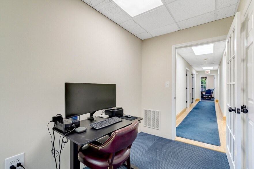 More Photos Of 10525 Braddock Rd, Fairfax Medical For Sale