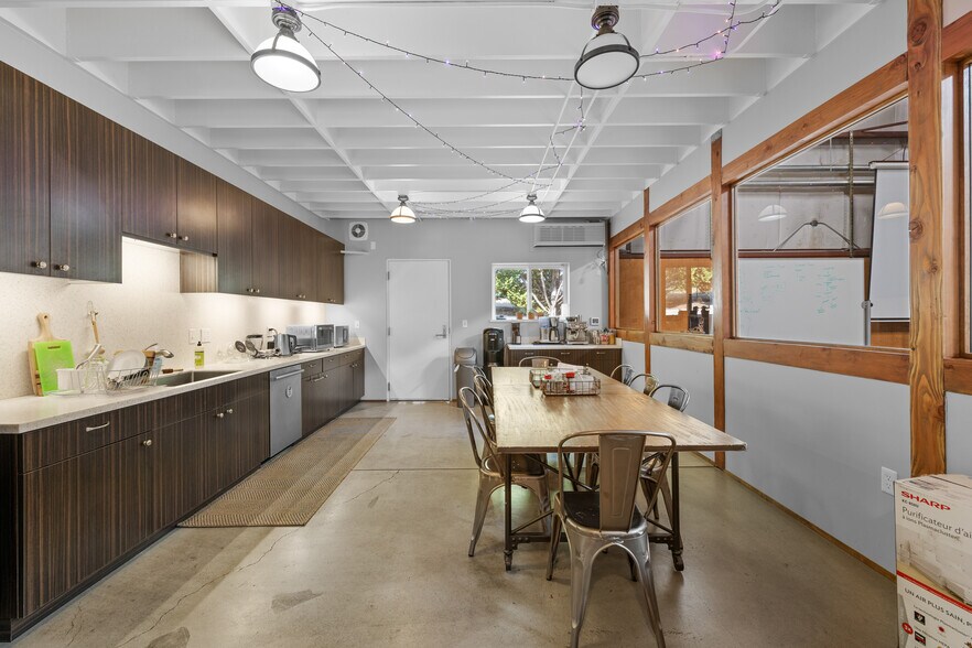 More Photos Of 385-389 Williamson Way, Ashland Flex For Sale