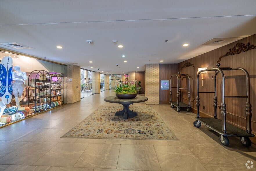 More Photos Of 127 N Tryon St, Charlotte Apartments For Lease