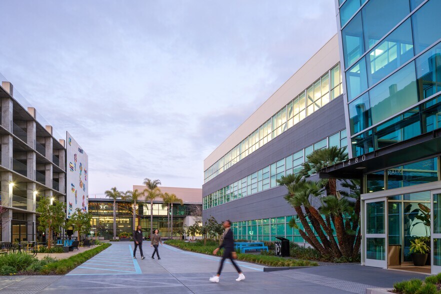 More Photos Of 6401 Hollis St, Emeryville Research And Development For Lease