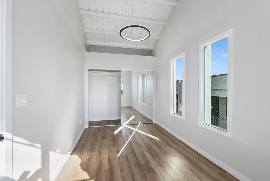 More Photos Of 1827 E 4th St, Long Beach Apartments For Sale