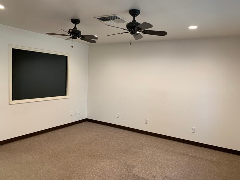 More Photos Of 3502 Gilmore Ave, Bakersfield Warehouse For Lease