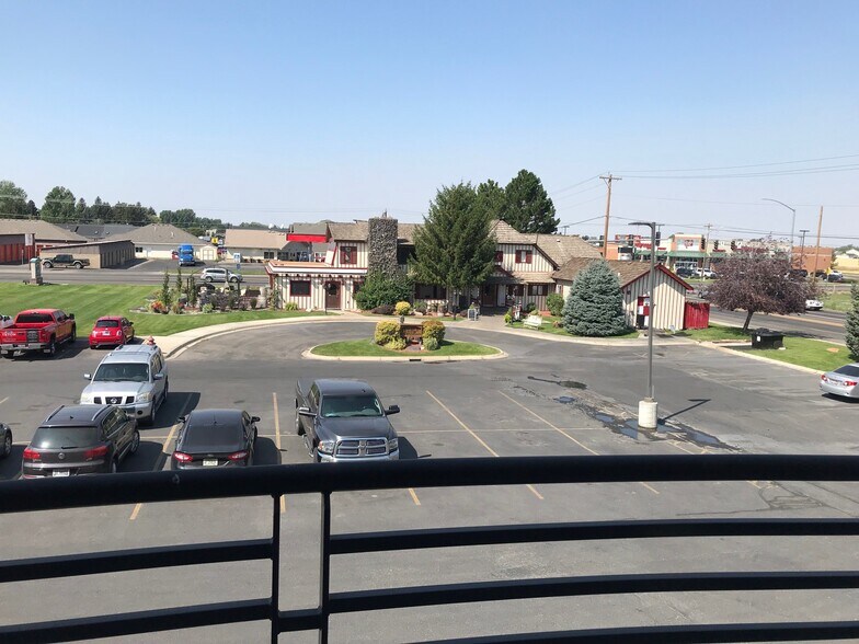 More Photos Of 3544 E 17th St, Ammon General Retail For Lease