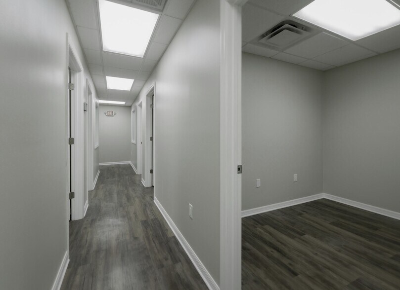 More Photos Of 4677 118th Ave N, Clearwater Manufacturing For Sale