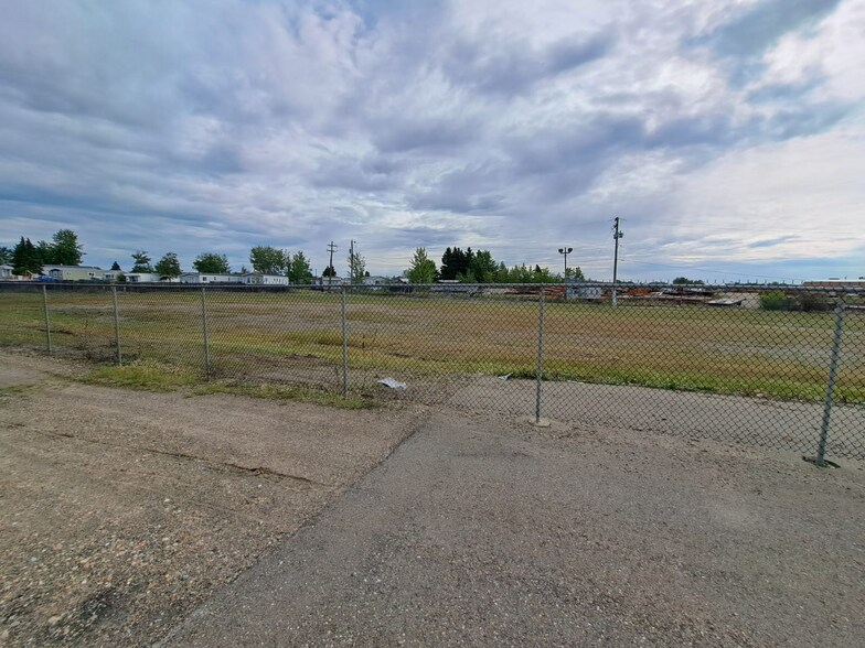 More Photos Of 8316 Alaska Rd, Fort St John Warehouse For Lease