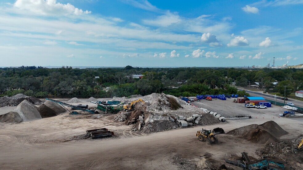 More Photos Of 7314 Nundy Ave, Gibsonton Warehouse For Lease