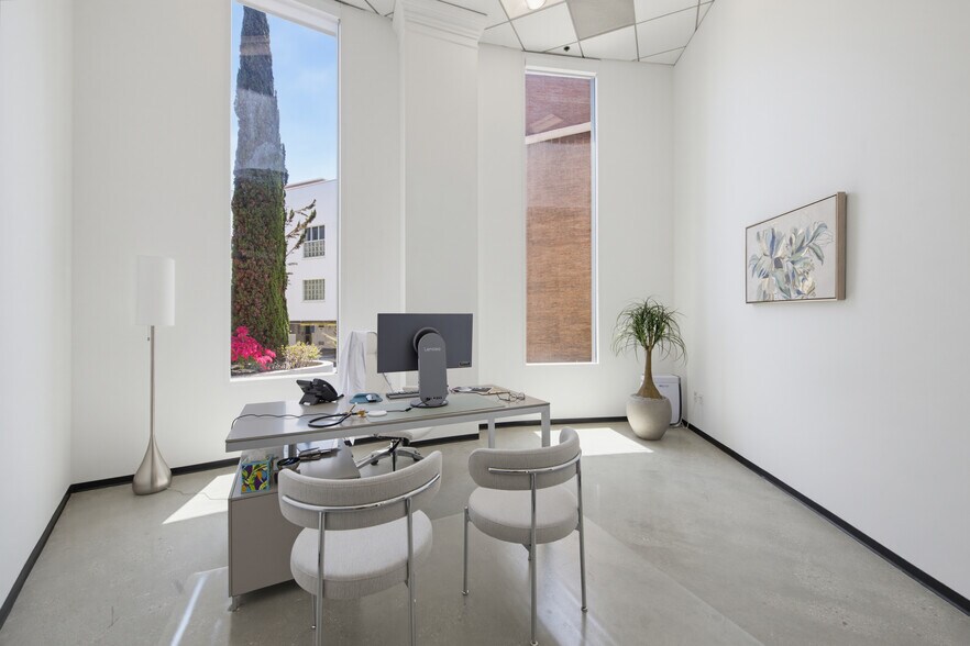 More Photos Of 350 S Beverly Dr, Beverly Hills Office For Lease
