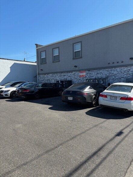 More Photos Of 1025 Front St, Uniondale General Retail For Lease