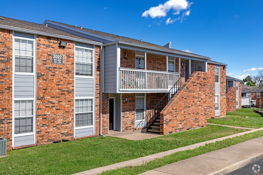 More Photos Of 2010 Estrada Pky, Irving Apartments For Sale