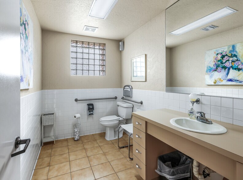 More Photos Of 2100 E Tahquitz Canyon Way, Palm Springs Medical For Lease