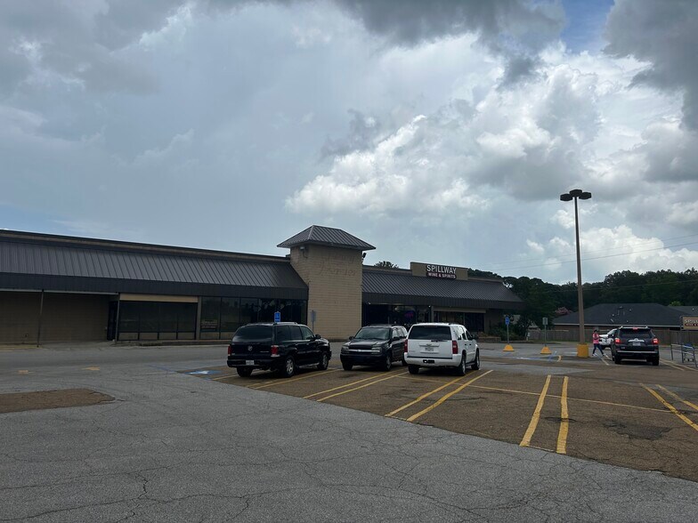 More Photos Of 1905-1925 Spillway Rd, Brandon Unknown For Lease