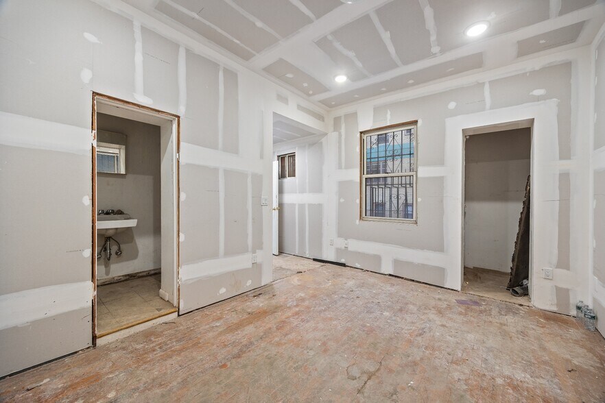 More Photos Of 389 2nd Ave, New York Storefront Retail Office For Lease