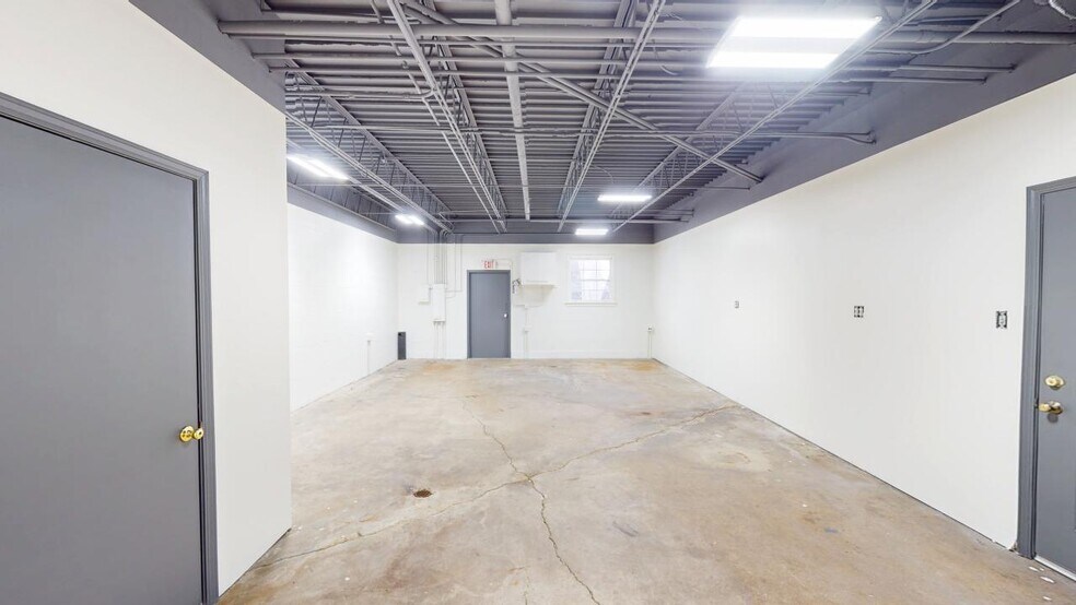 More Photos Of 50 E Palatine Rd, Palatine Storefront Retail Office For Lease
