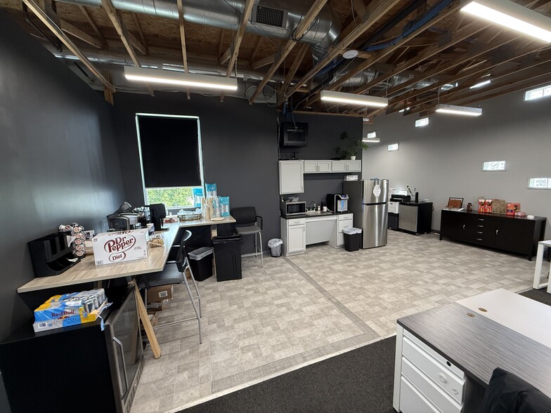 More Photos Of 1001-1007 S Main St, Fort Worth Storefront Retail Office For Lease