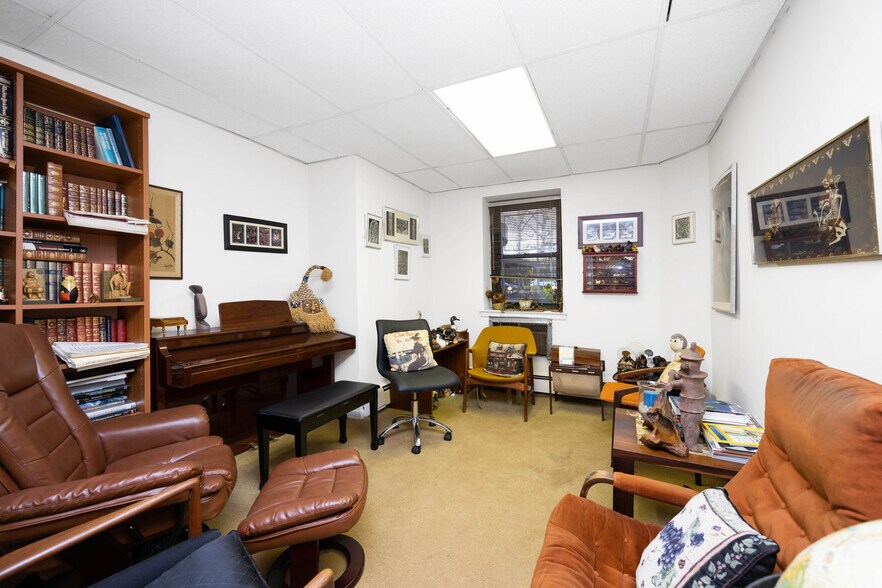 More Photos Of 40 Stoner Ave, Great Neck Apartments For Sale