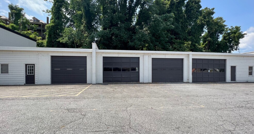 More Photos Of 1300 Court St, Lynchburg Restaurant For Lease