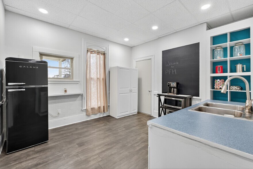 More Photos Of 112 State St, Augusta Office For Sale