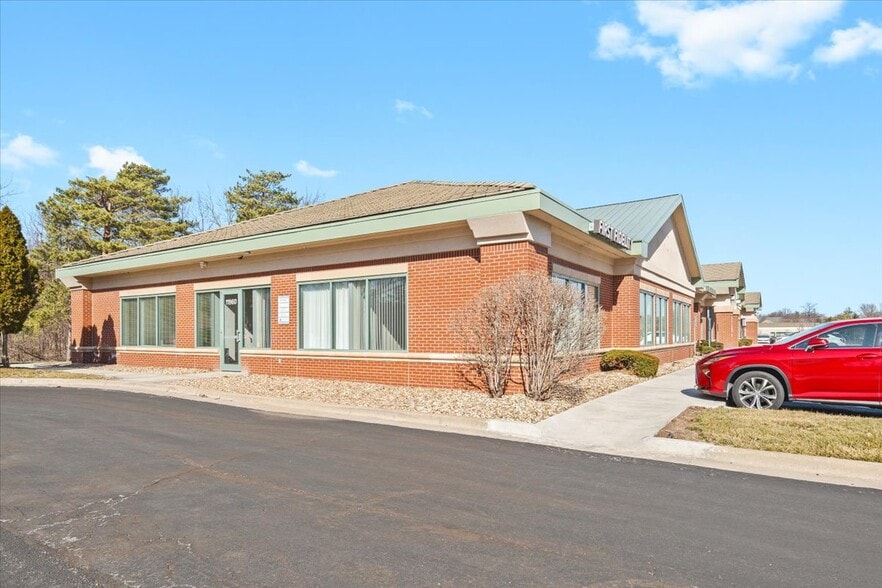 More Photos Of 11960 Quivira Rd, Overland Park Medical For Lease