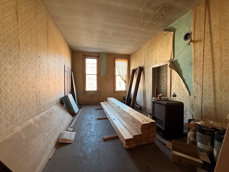 More Photos Of 130 W Main St, Westfield Flex For Sale