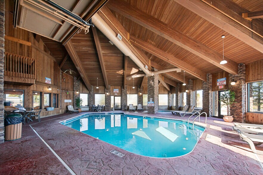 More Photos Of 1424 W Pine St, Pinedale Hotel For Sale